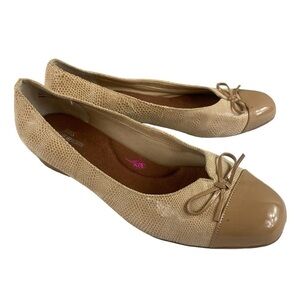 Ros Hommerson Women’s Tawnie Nude Tan Patent Leather Lizard Print Flats Shoes 8M